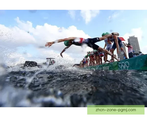 铁人三项挑战：穿越水域、骑行山路、奔跑终点